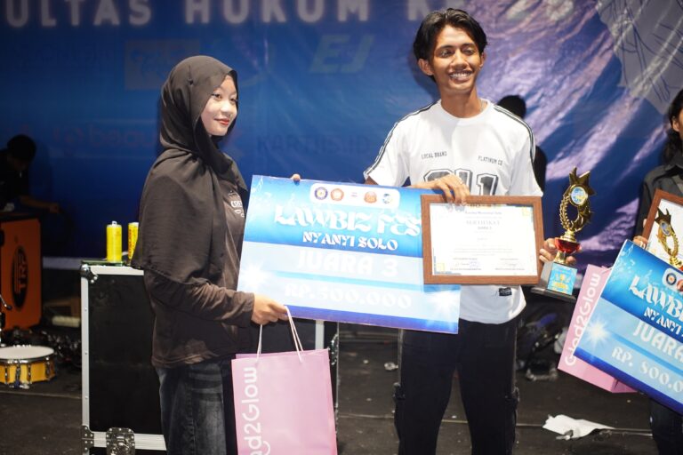 Bersuara Merdu, Mahasiswa Prodi Manajemen Dakwah IAIN Kendari Boyong Juara 3 Solo Vocal Competition