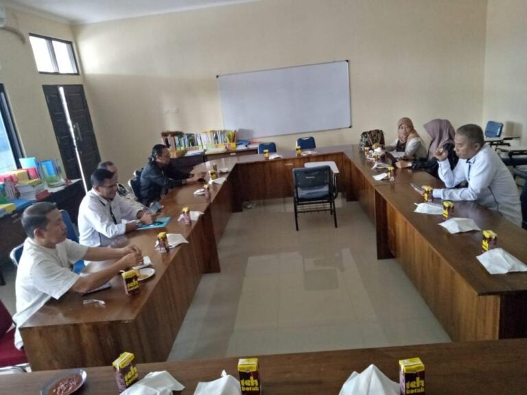 Rapat Akademik FUAD IAIN Kendari Tahun 2024 Bahas Capaian Pembelajaran dan Evaluasi Kurikulum