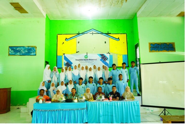 Penguatan Akhlak Remaja, Prodi Manajemen Dakwah IAIN Kendari Laksanakan PKM di MAN 1 Muna