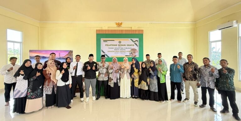 Pengabdian Kepada Masyarakat, Dosen Program Studi KPI Menjadi Narasumber pada “Pelatihan Desain Grafis Lingkup Kemenag Buton Tengah”